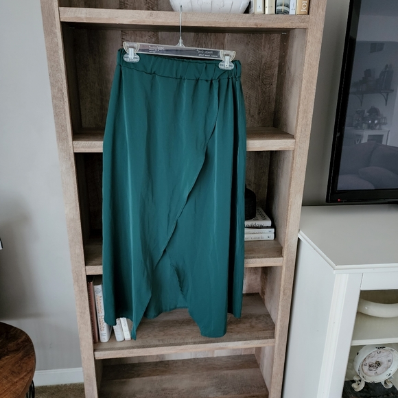 Dresses & Skirts - 2 skirts bundle (one black, one green)